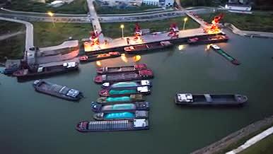 4K航拍港口码头水路运输轮船货运视频的预览图